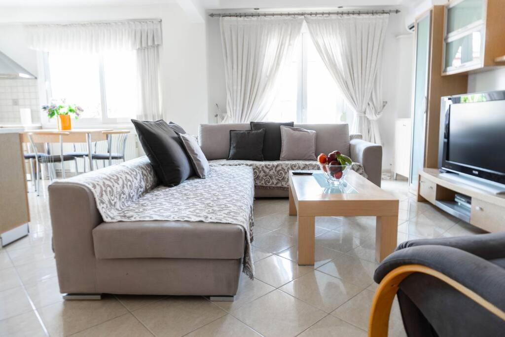 2 Bedroom Holiday Flat, Renovated, In The Centre Asprovalta Extérieur photo